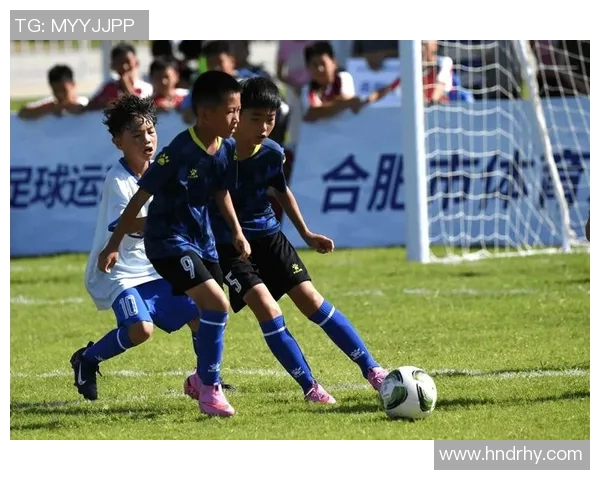 小胖子意外获得神奇能力召唤足球明星一起征战绿茵场