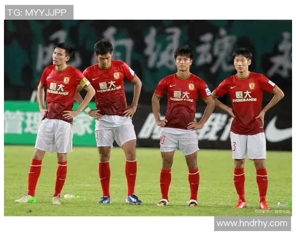 广州足球队的节奏变革引发热议球迷期待新风貌与战术创新 广州足球队的节奏变革引发热议球迷期待新风貌与战术创新